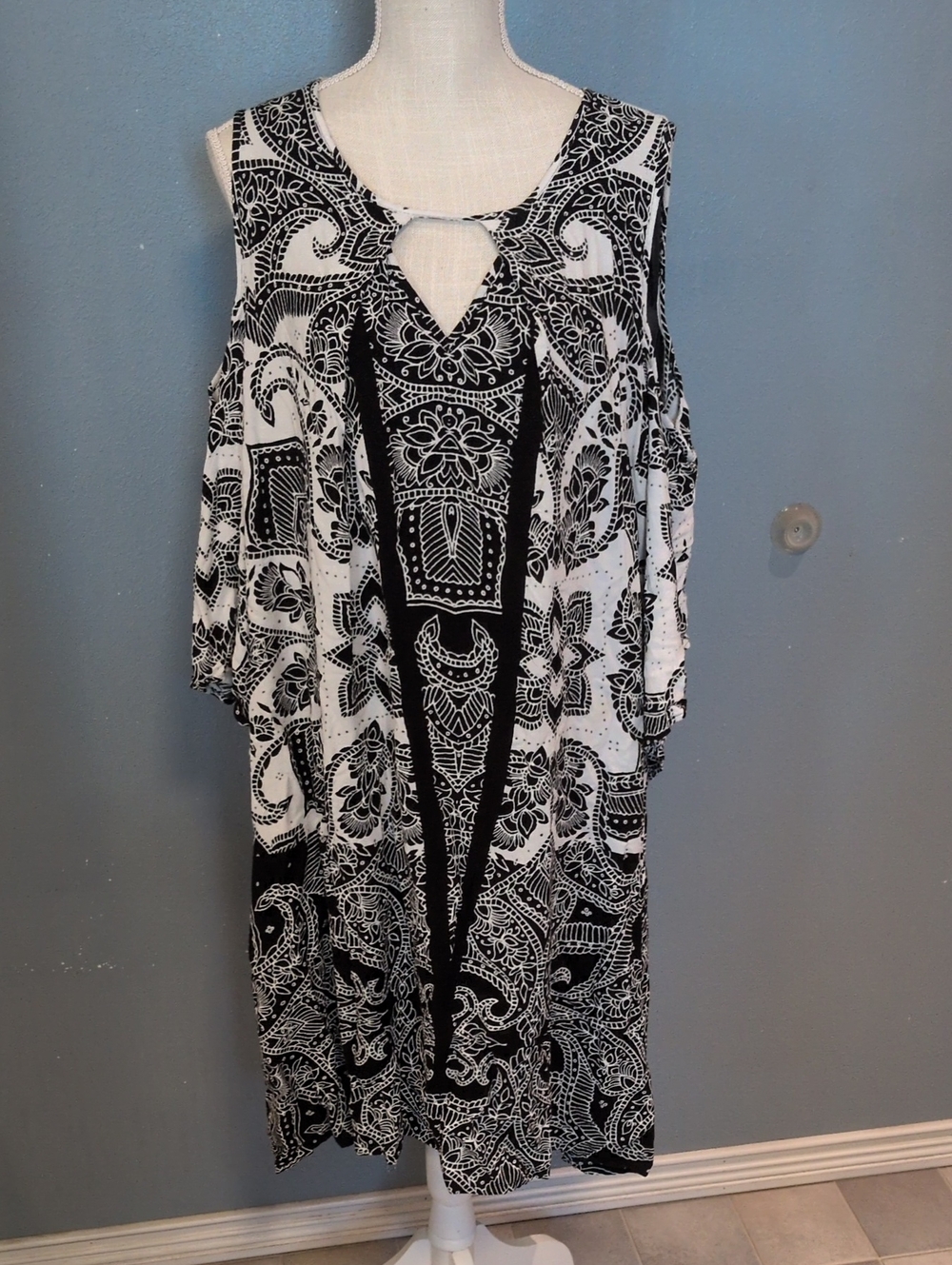 Cato Paisley Print flowy Cold Shoulder Key Hole Midi Dress Maximalist Resortwear